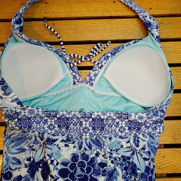 Azura Blue & White Floral Plunging Neckline Halter One-Piece Swimsuit Size 8 - Picture 8 of 13